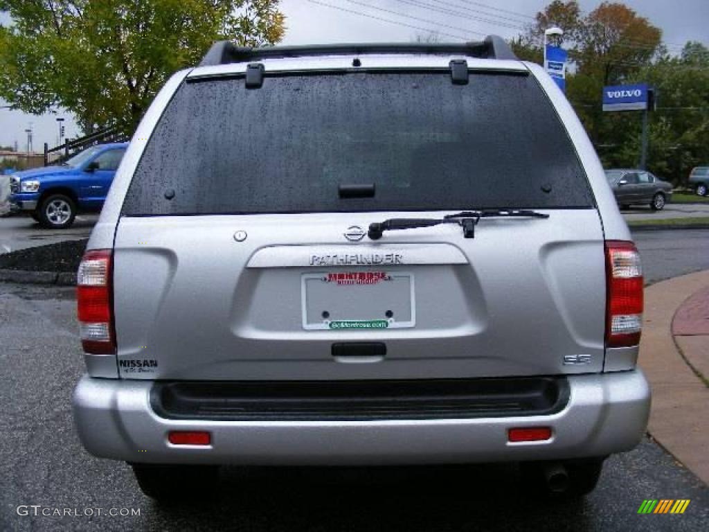 2004 Pathfinder SE 4x4 - Chrome Silver Metallic / Charcoal photo #4