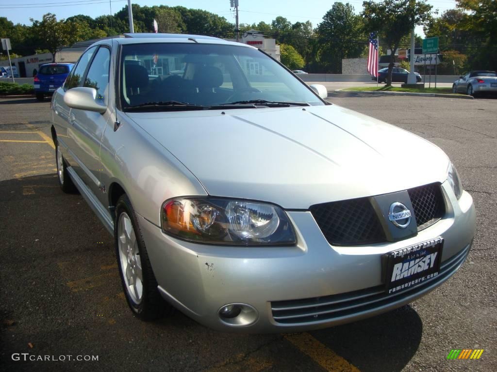 2004 Sentra SE-R - Molten Silver / Charcoal photo #16