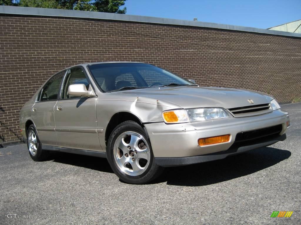 1995 Accord EX Sedan - Cashmere Silver Metallic / Beige photo #2