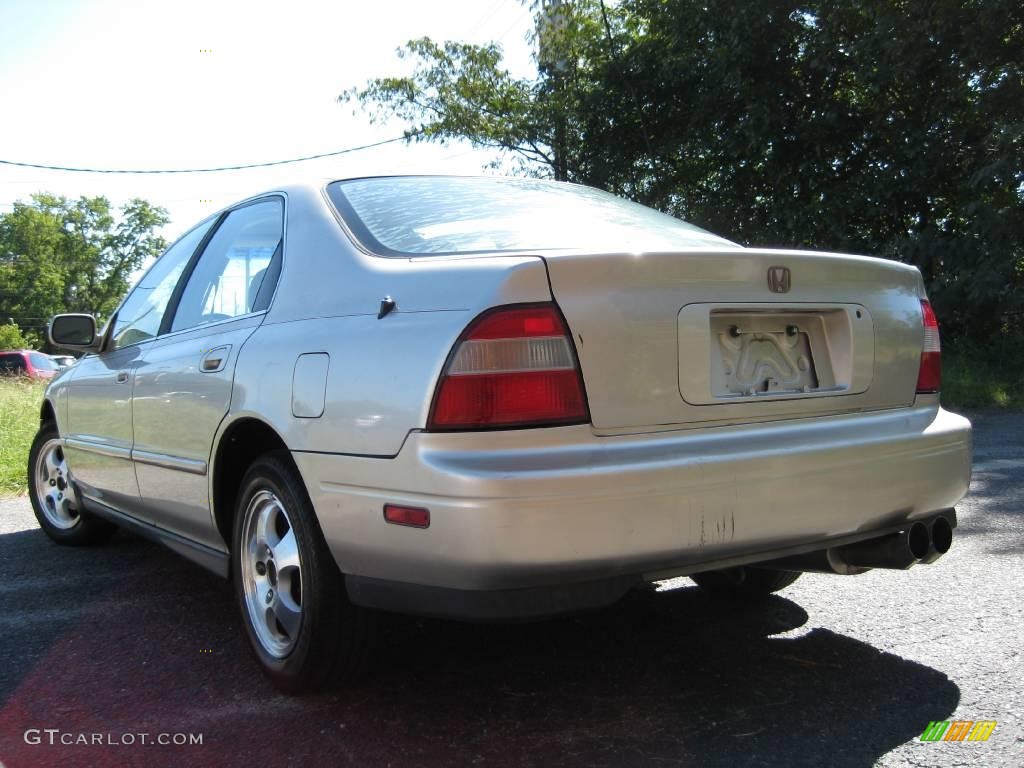 1995 Accord EX Sedan - Cashmere Silver Metallic / Beige photo #6