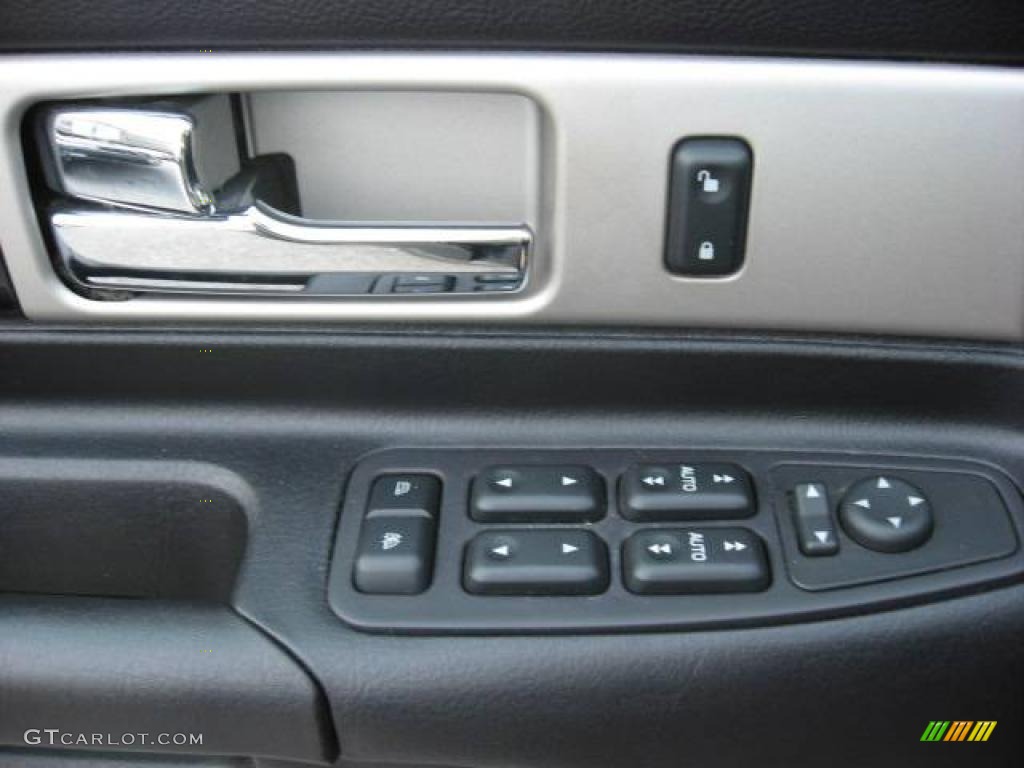 2004 LS Luxury - Black Clearcoat / Black photo #29