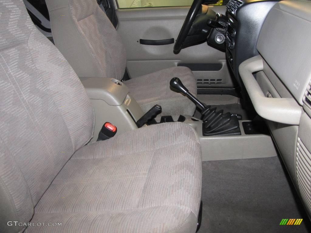 2004 Wrangler X 4x4 - Light Khaki Metallic / Khaki photo #10