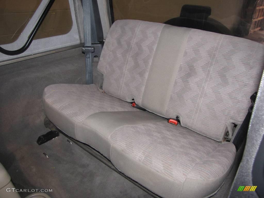 2004 Wrangler X 4x4 - Light Khaki Metallic / Khaki photo #11