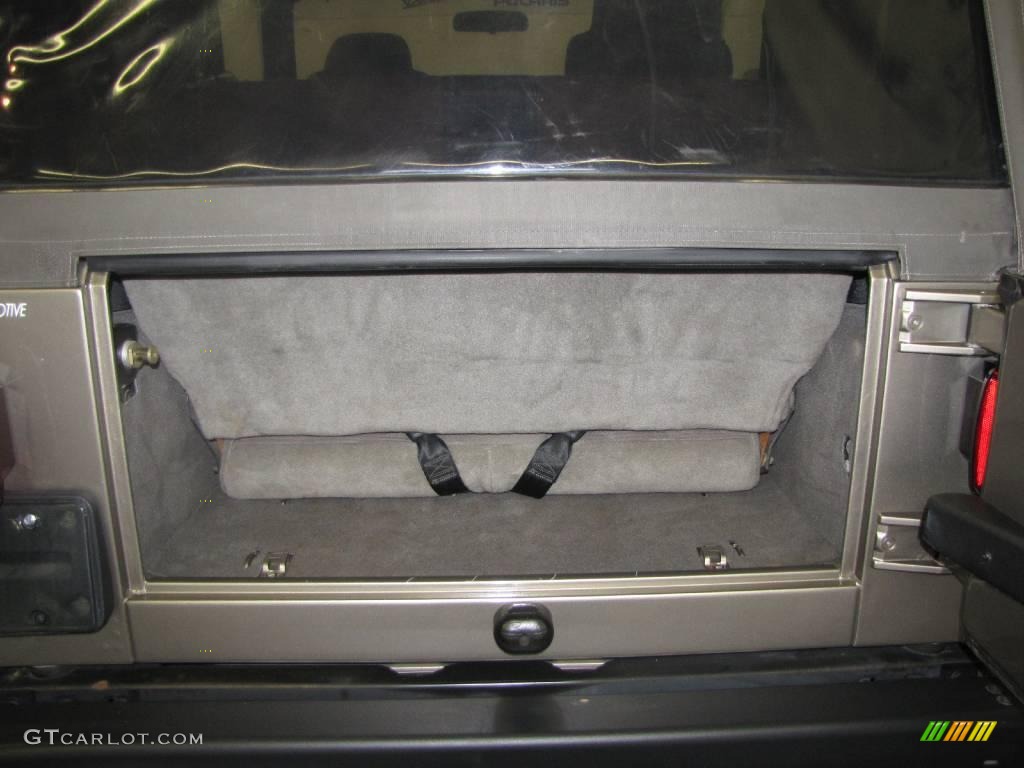 2004 Wrangler X 4x4 - Light Khaki Metallic / Khaki photo #15