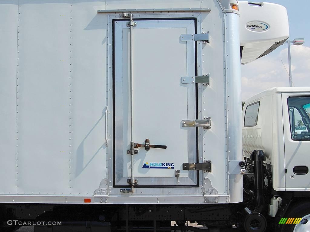 2003 W Series Truck W5500 Commercial Refrigeration - White / Gray photo #11