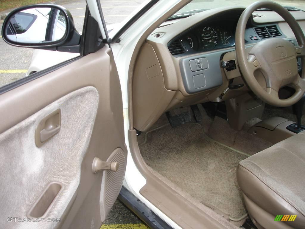 1993 Civic DX Sedan - Frost White / Beige photo #9