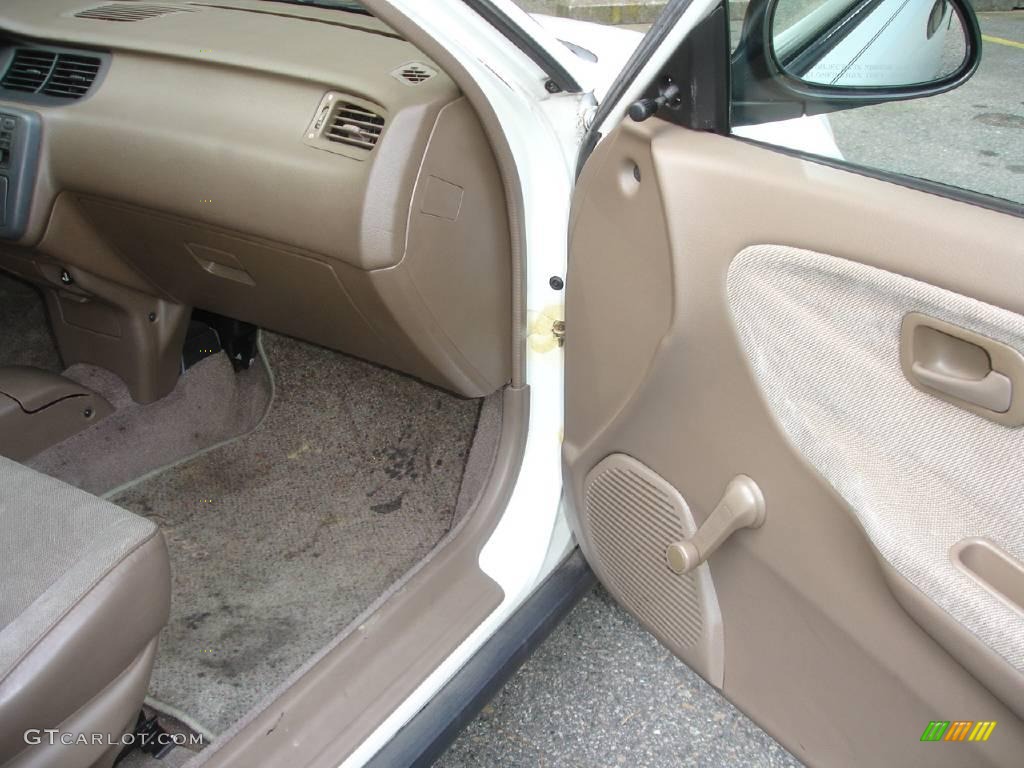 1993 Civic DX Sedan - Frost White / Beige photo #11