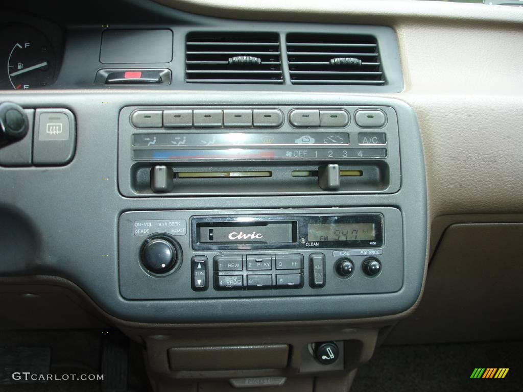 1993 Civic DX Sedan - Frost White / Beige photo #25