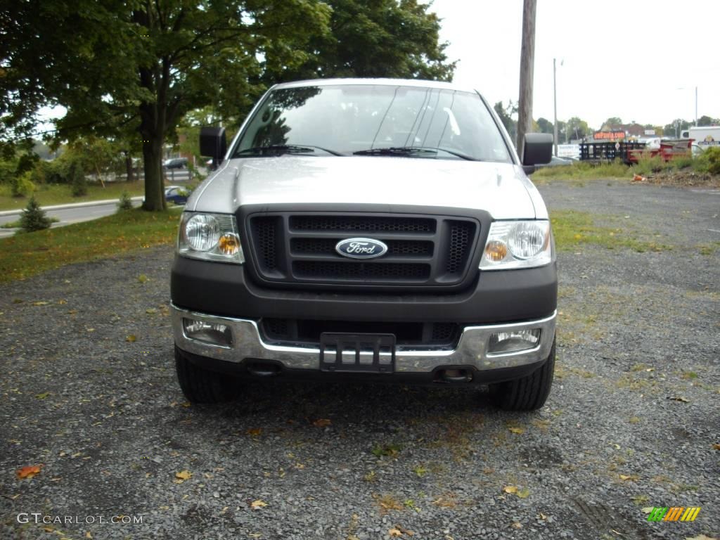 2005 F150 XL SuperCab 4x4 - Silver Metallic / Medium Flint Grey photo #3