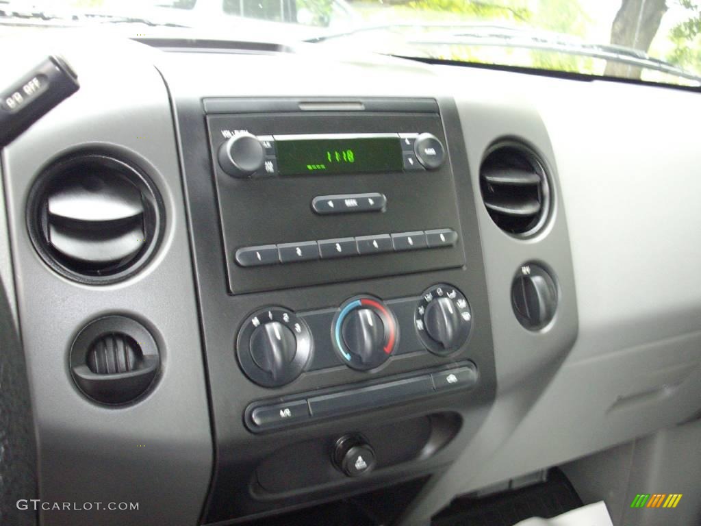 2005 F150 XL SuperCab 4x4 - Silver Metallic / Medium Flint Grey photo #10
