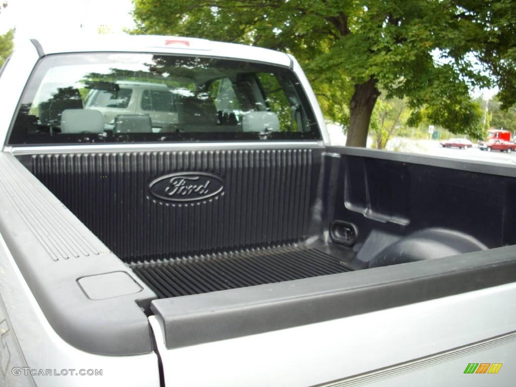 2005 F150 XL SuperCab 4x4 - Silver Metallic / Medium Flint Grey photo #11