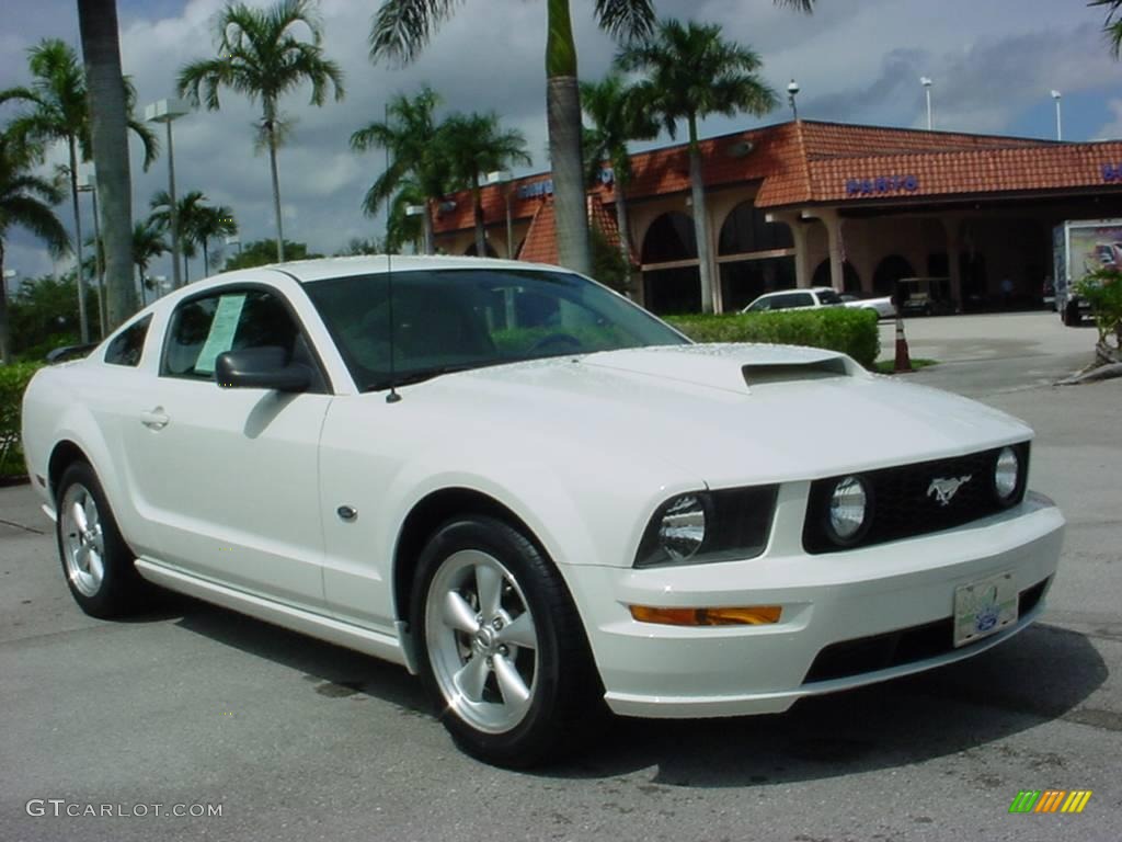 2007 Mustang GT Premium Coupe - Performance White / Light Graphite photo #1