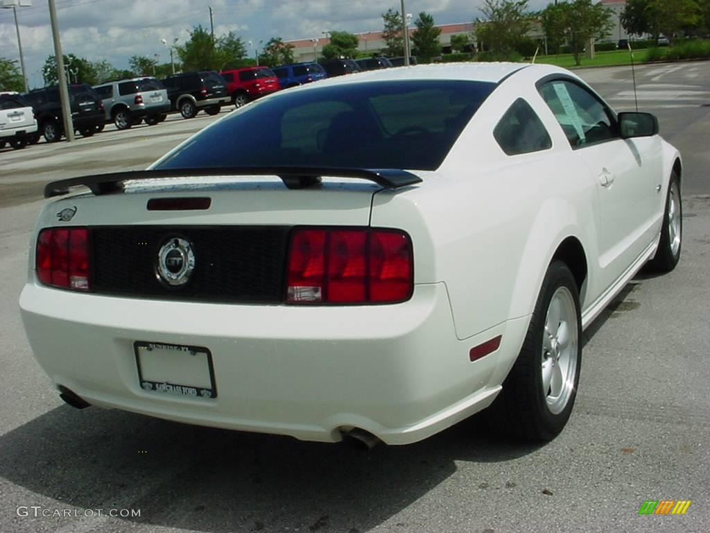 2007 Mustang GT Premium Coupe - Performance White / Light Graphite photo #3