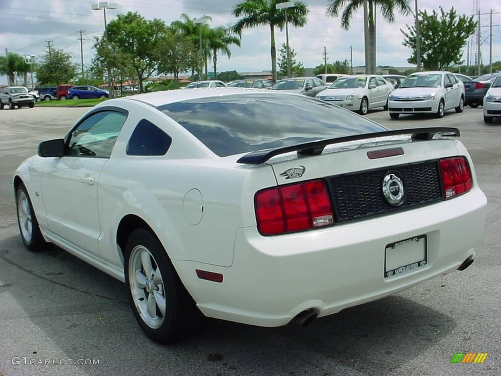 2007 Mustang GT Premium Coupe - Performance White / Light Graphite photo #5