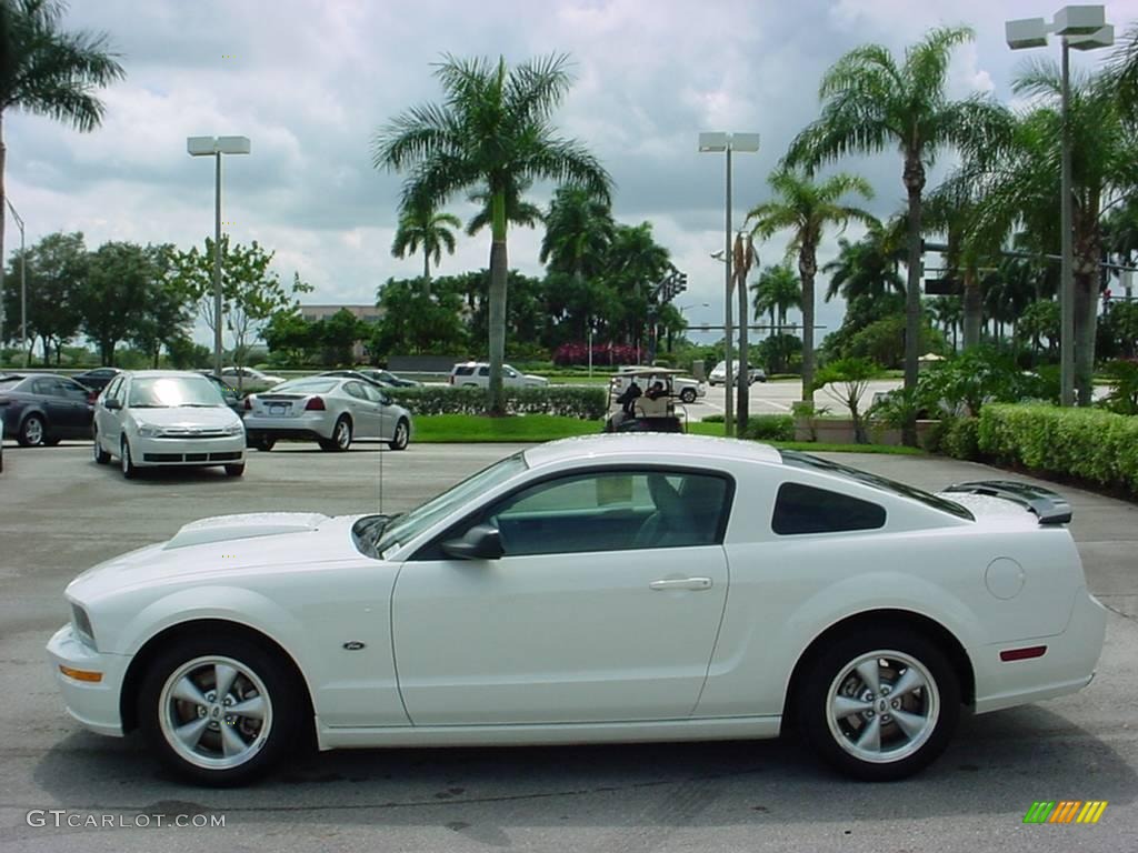 2007 Mustang GT Premium Coupe - Performance White / Light Graphite photo #6