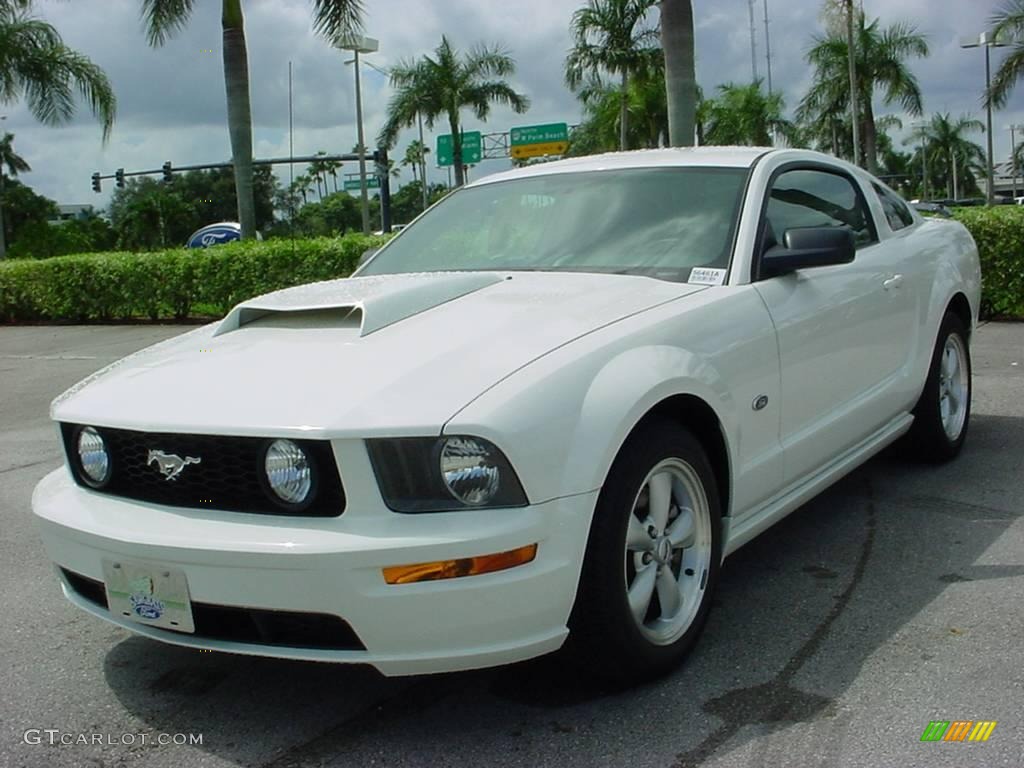 2007 Mustang GT Premium Coupe - Performance White / Light Graphite photo #7