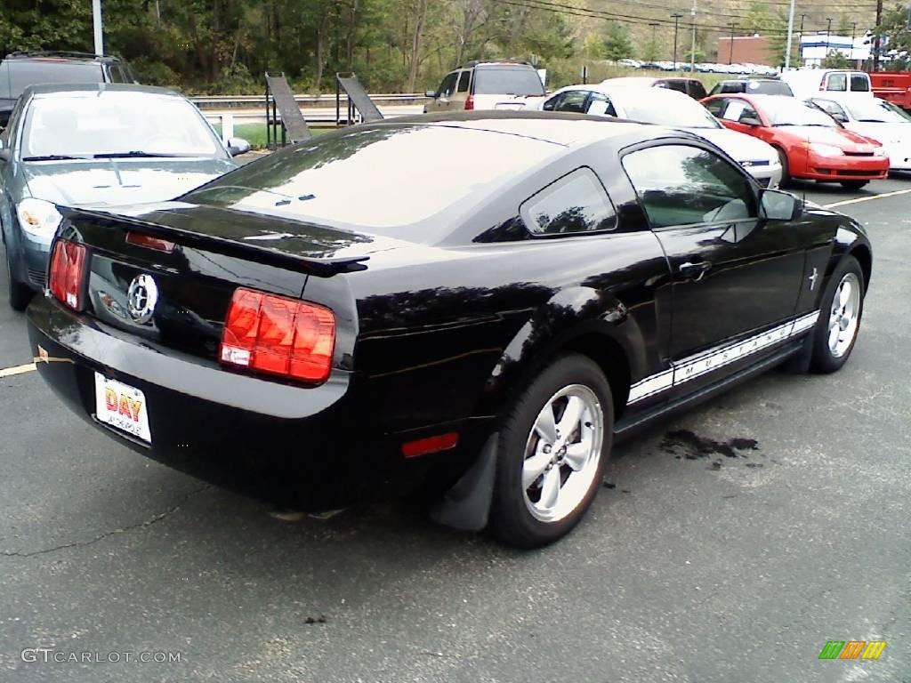 2007 Mustang V6 Premium Coupe - Black / Dark Charcoal photo #5