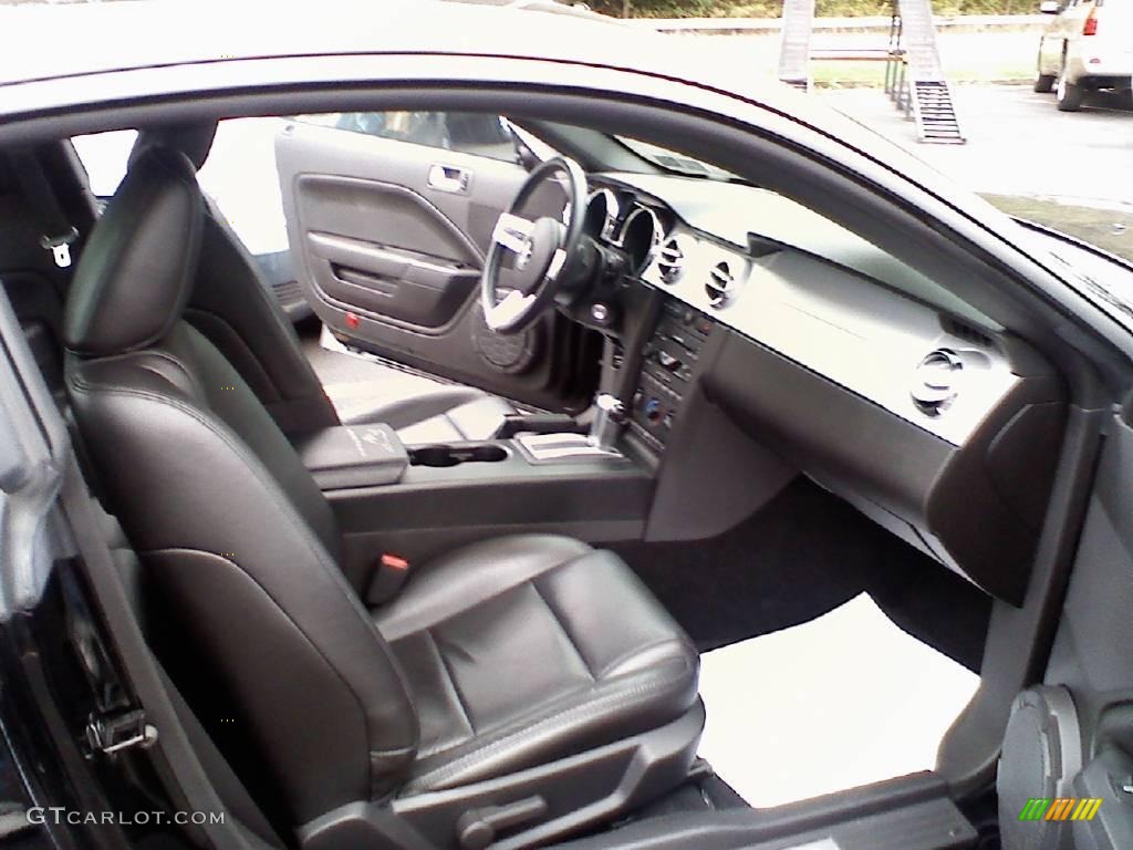 2007 Mustang V6 Premium Coupe - Black / Dark Charcoal photo #8