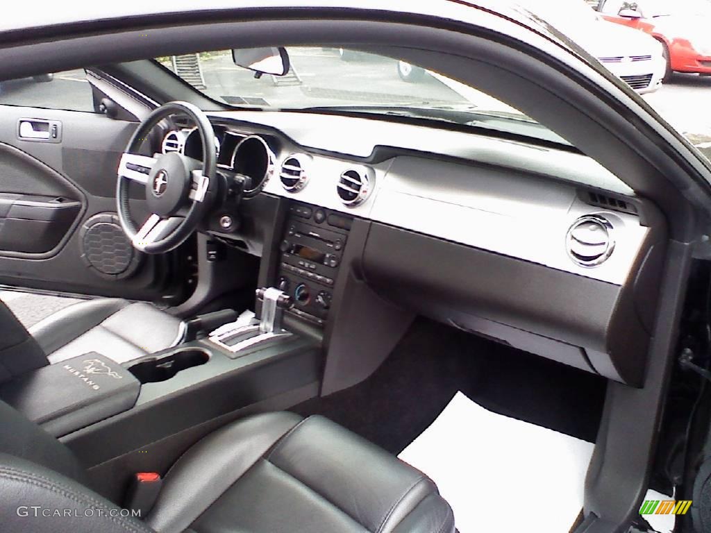 2007 Mustang V6 Premium Coupe - Black / Dark Charcoal photo #10