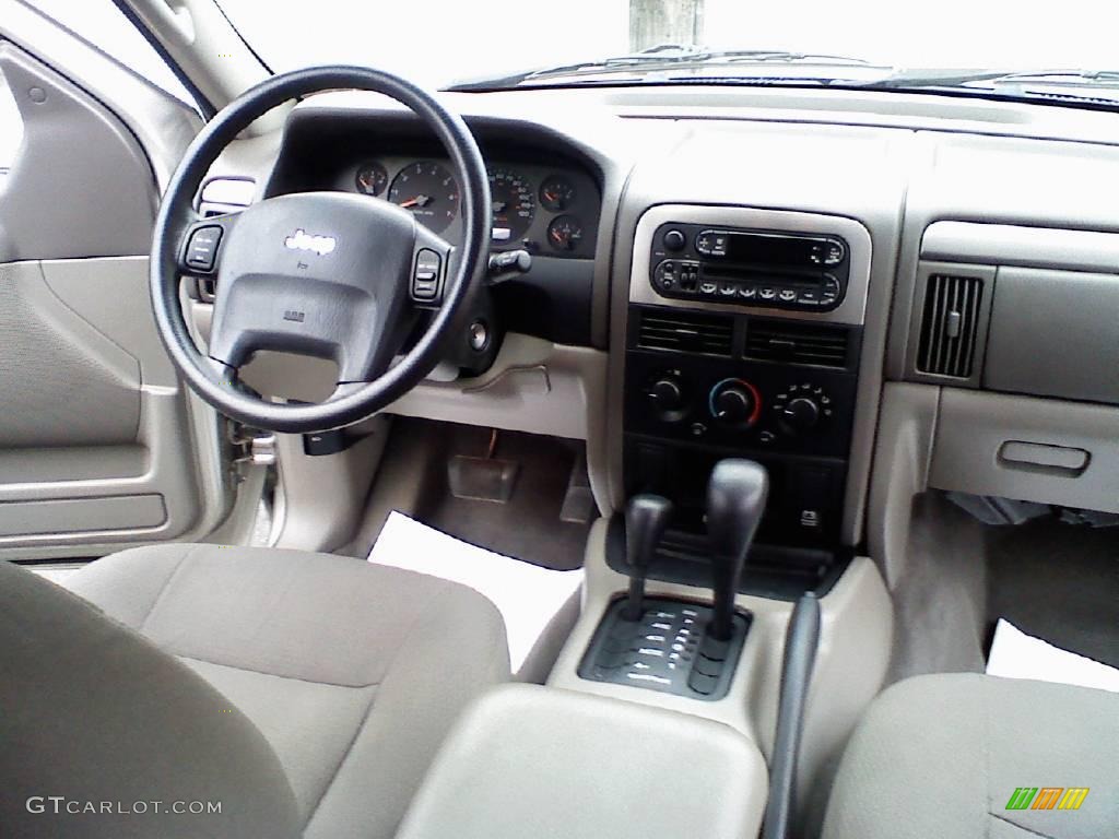 2004 Grand Cherokee Laredo 4x4 - Light Pewter Metallic / Taupe photo #12