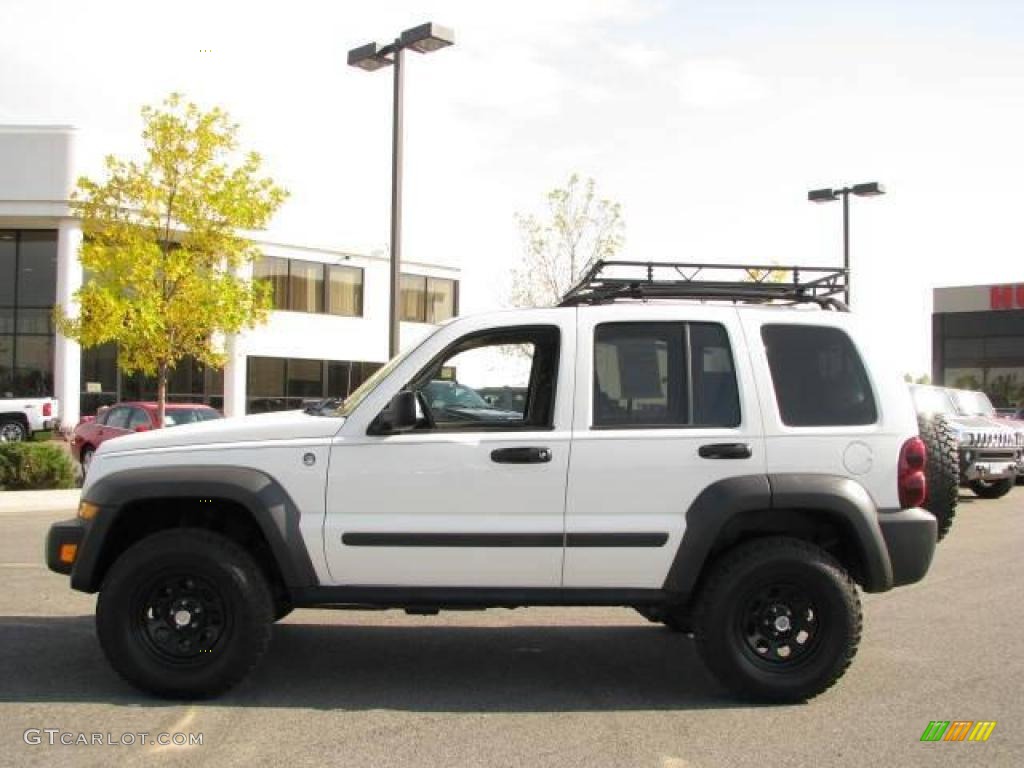 2006 Liberty Sport 4x4 - Stone White / Khaki photo #1