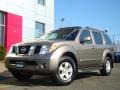 Granite Metallic - Pathfinder SE 4x4 Photo No. 4