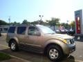 Granite Metallic - Pathfinder SE 4x4 Photo No. 13