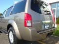 Granite Metallic - Pathfinder SE 4x4 Photo No. 19