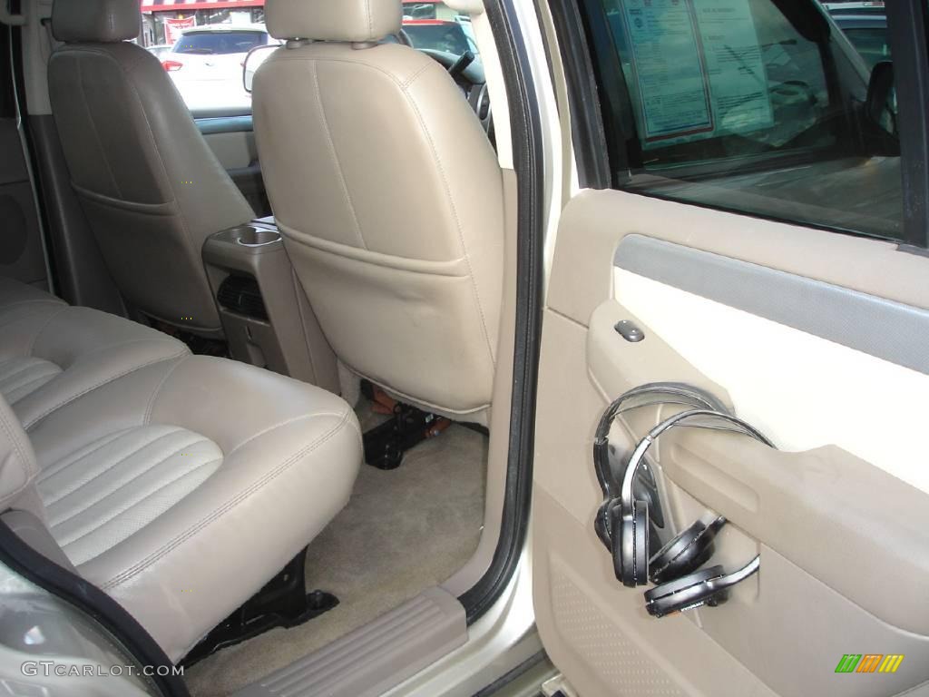 2005 Mountaineer V8 Premier AWD - Light French Silk Metallic / Medium Dark Parchment photo #13
