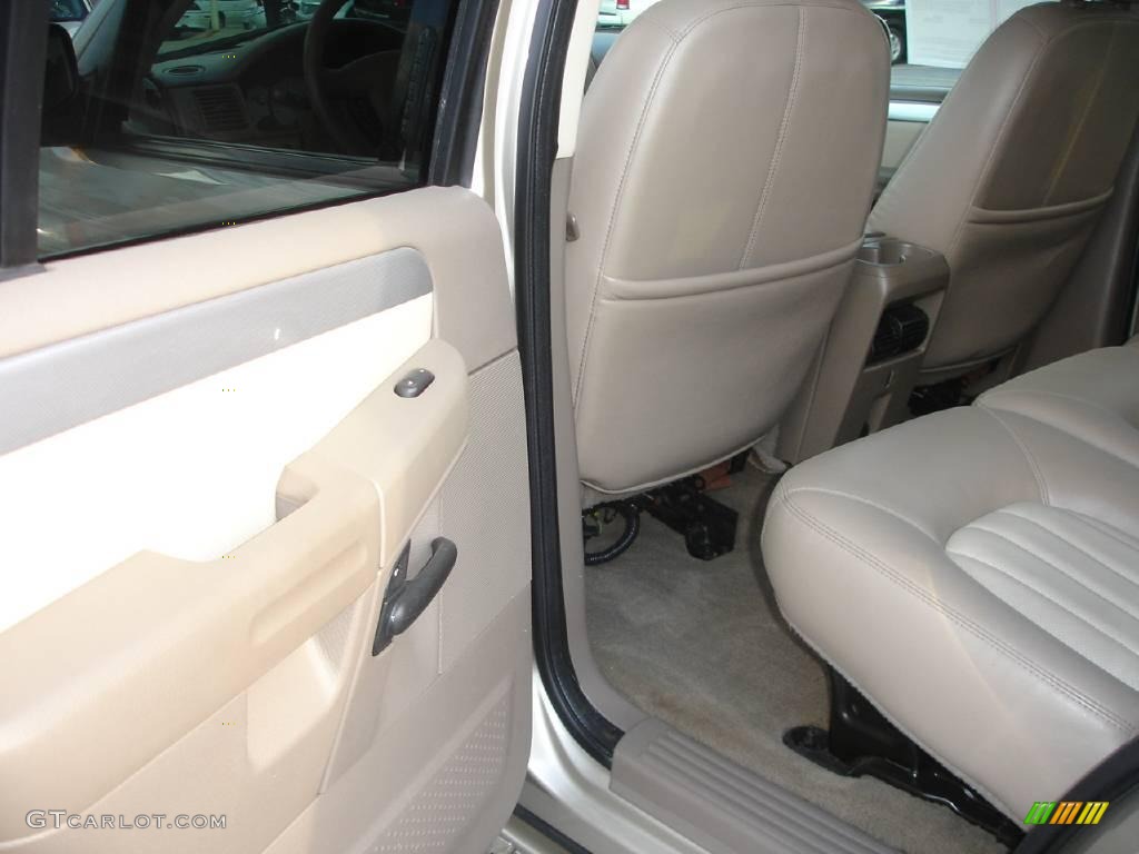 2005 Mountaineer V8 Premier AWD - Light French Silk Metallic / Medium Dark Parchment photo #15