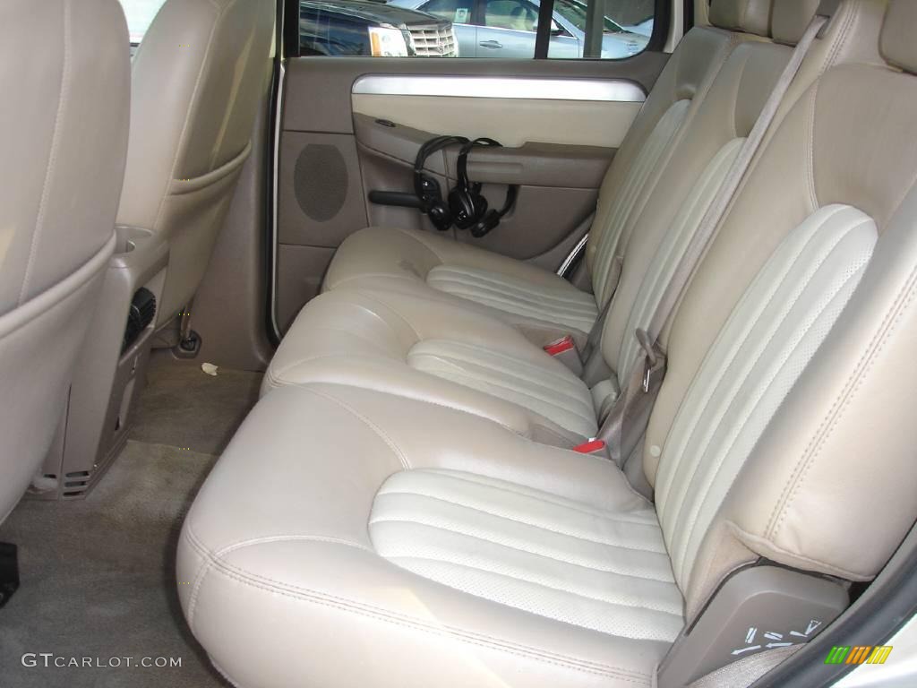 2005 Mountaineer V8 Premier AWD - Light French Silk Metallic / Medium Dark Parchment photo #16