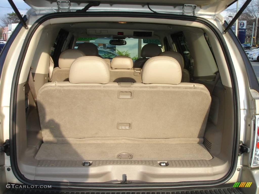 2005 Mountaineer V8 Premier AWD - Light French Silk Metallic / Medium Dark Parchment photo #17
