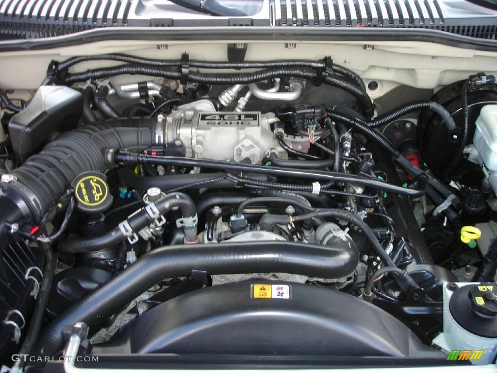 2005 Mountaineer V8 Premier AWD - Light French Silk Metallic / Medium Dark Parchment photo #19