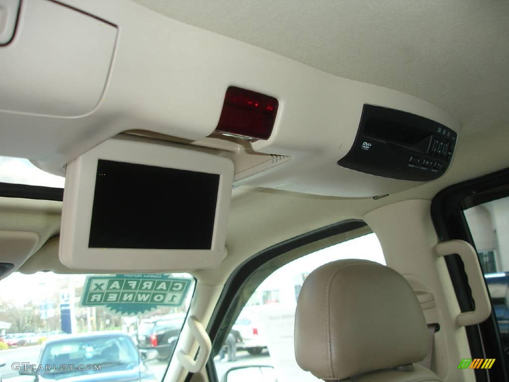 2005 Mountaineer V8 Premier AWD - Light French Silk Metallic / Medium Dark Parchment photo #23