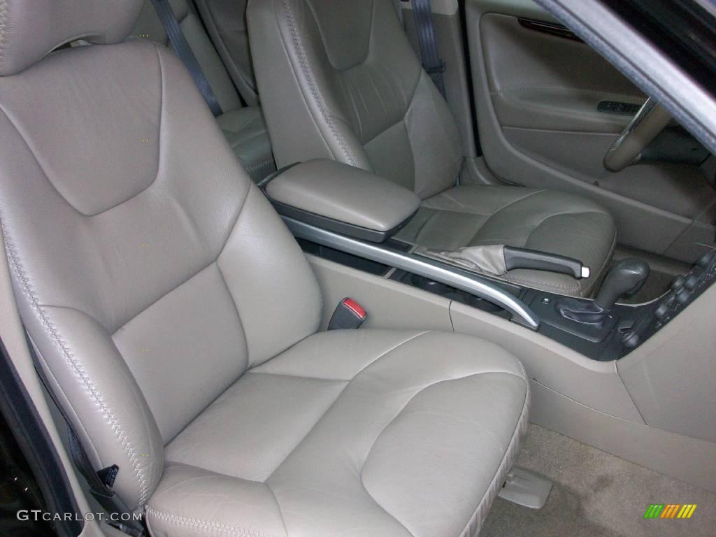 2003 XC70 AWD - Black / Beige/Light Sand photo #18