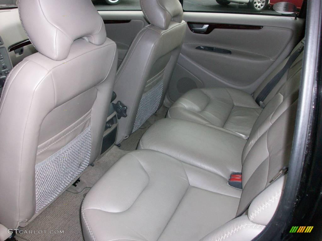 2003 XC70 AWD - Black / Beige/Light Sand photo #20