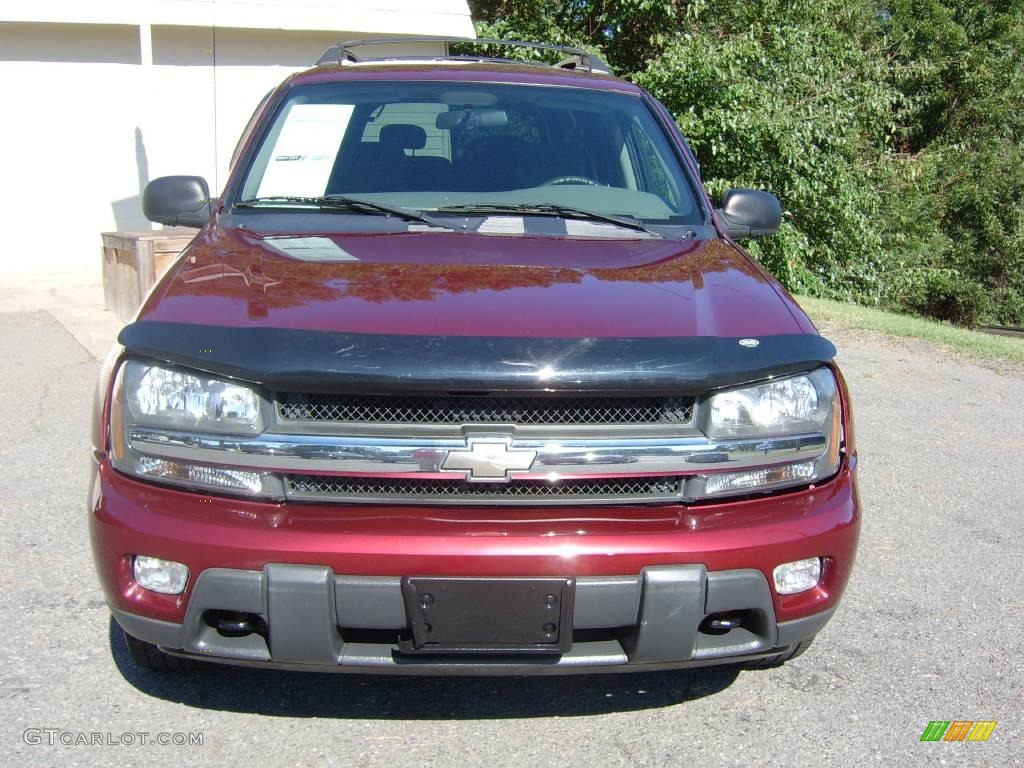 2004 TrailBlazer EXT LS 4x4 - Majestic Red Metallic / Pewter photo #2