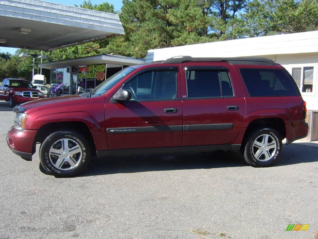 2004 TrailBlazer EXT LS 4x4 - Majestic Red Metallic / Pewter photo #10