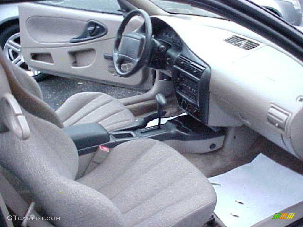 2002 Cavalier Coupe - Sandrift Metallic / Neutral photo #6