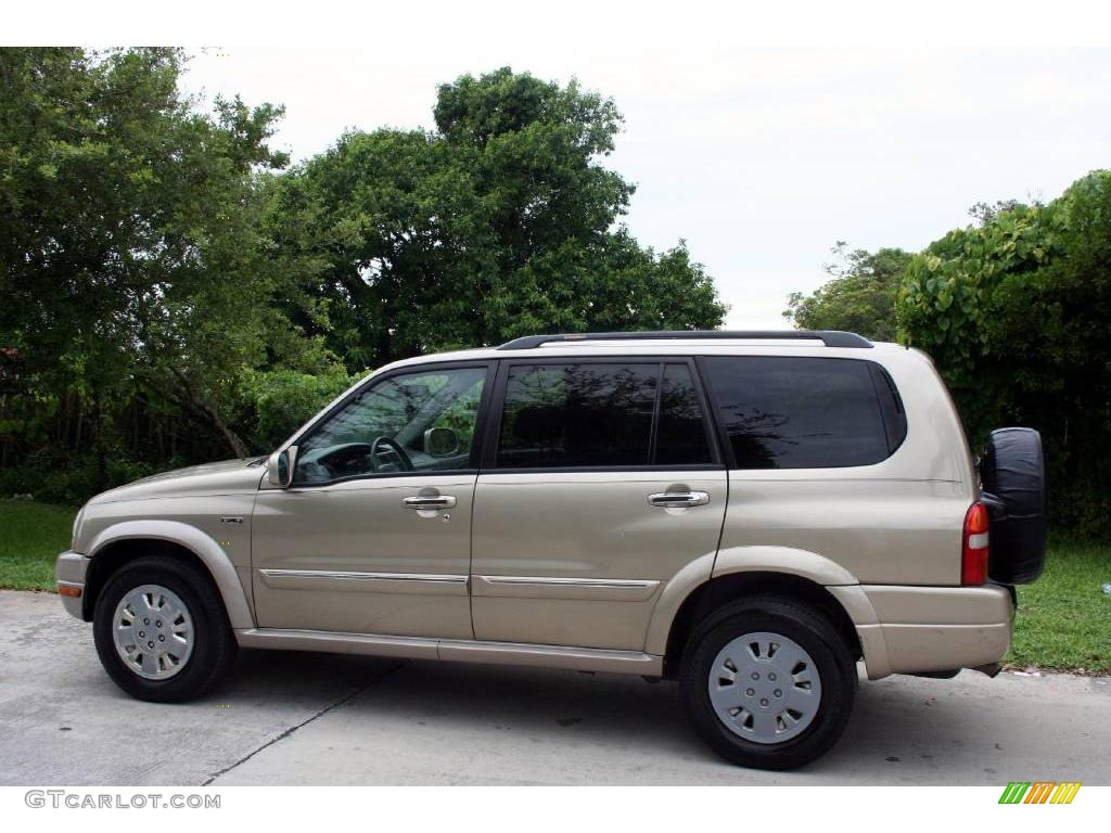 2002 XL7 Plus 4x4 - Cool Beige Metallic / Gray photo #7