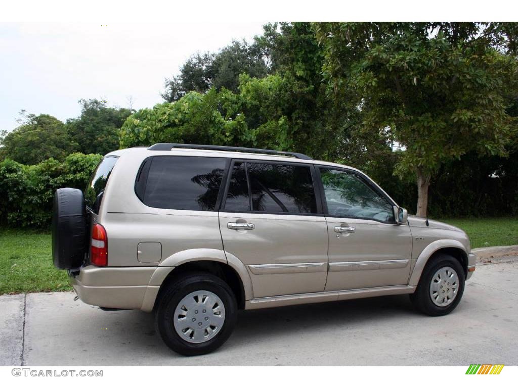 2002 XL7 Plus 4x4 - Cool Beige Metallic / Gray photo #14