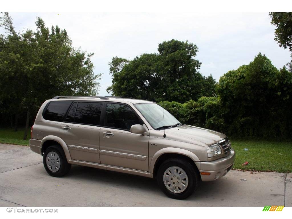 2002 XL7 Plus 4x4 - Cool Beige Metallic / Gray photo #17