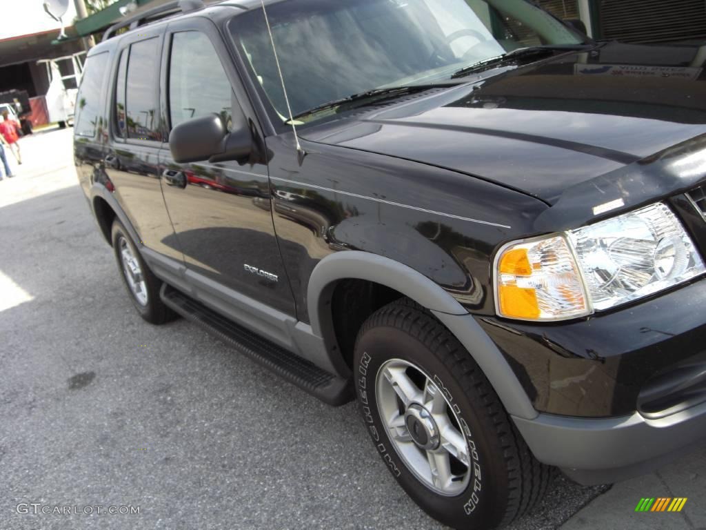 2002 Explorer XLT 4x4 - Black Clearcoat / Medium Parchment photo #2