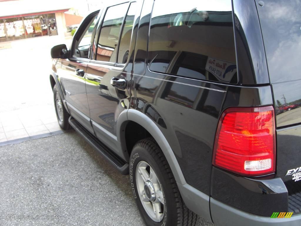 2002 Explorer XLT 4x4 - Black Clearcoat / Medium Parchment photo #4