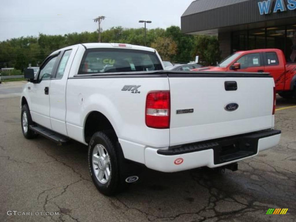 2005 F150 STX SuperCab 4x4 - Oxford White / Medium Flint Grey photo #2