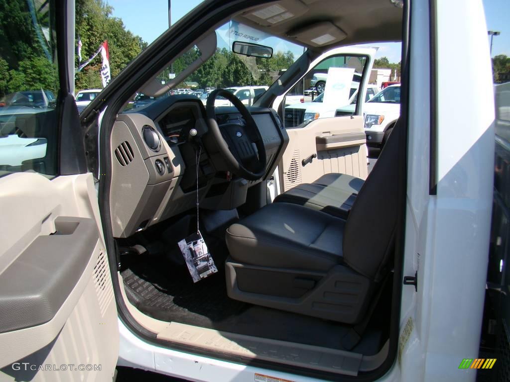 2009 F450 Super Duty XL Regular Cab Chassis - Oxford White / Medium Stone photo #8