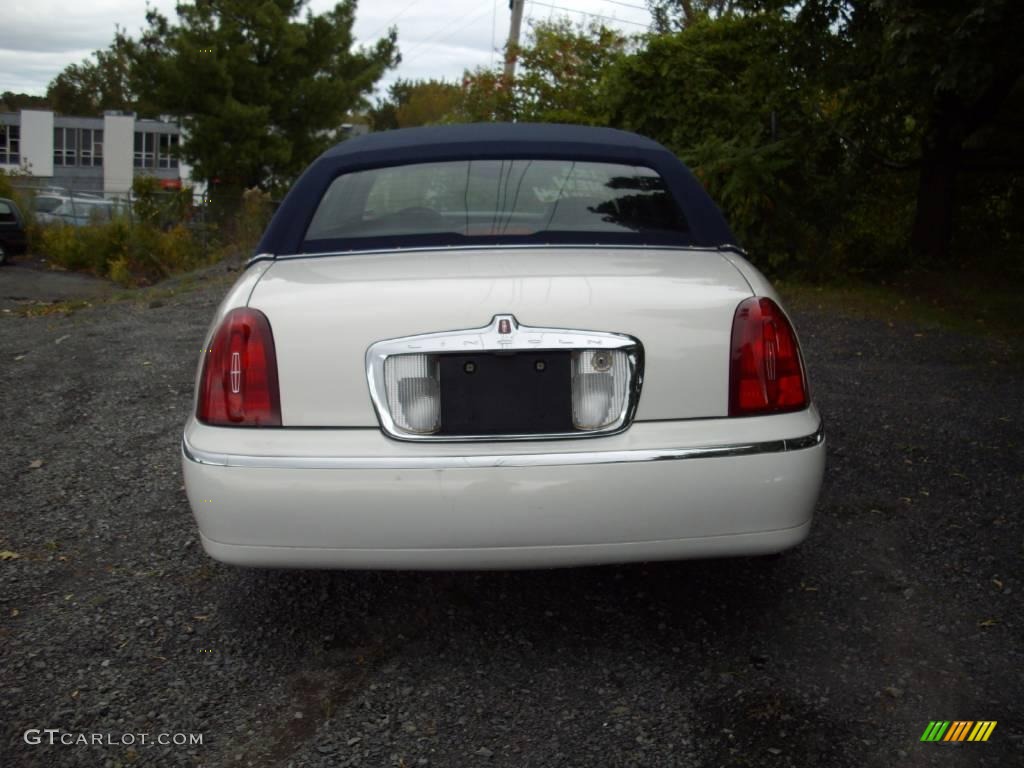 2001 Town Car Presidential - Vibrant White / Deep Slate Blue photo #4