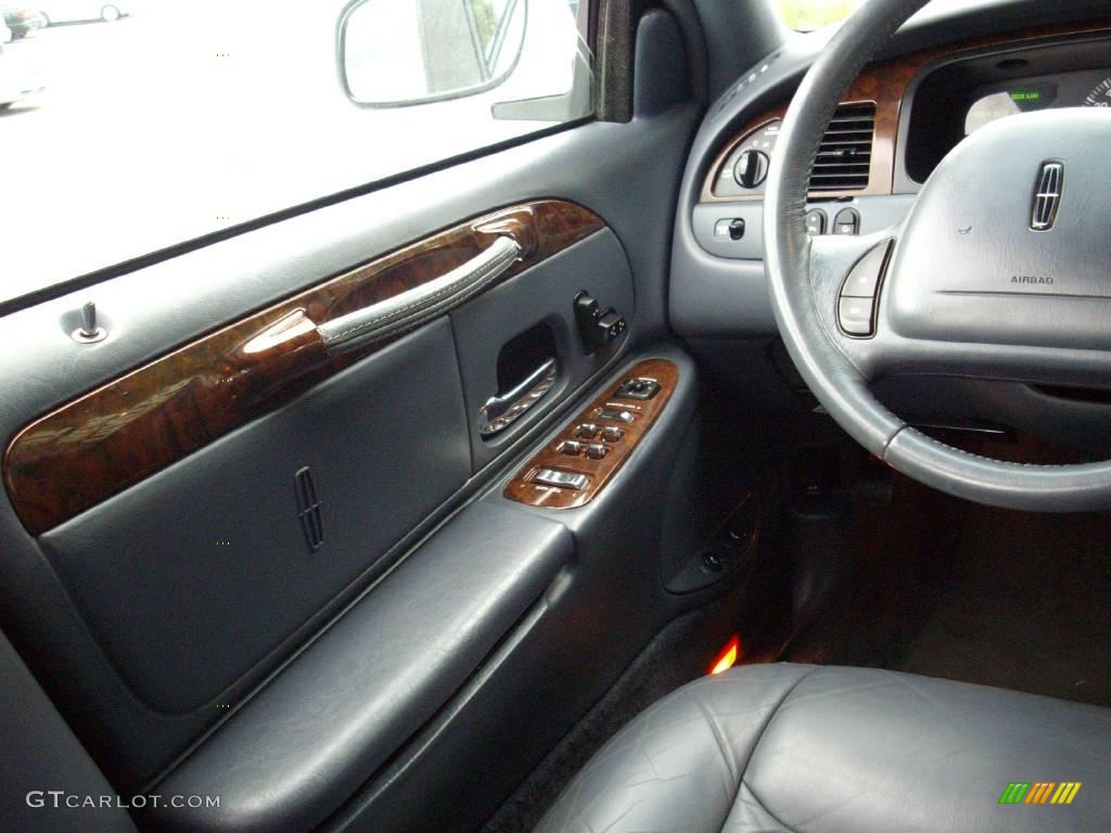 2001 Town Car Presidential - Vibrant White / Deep Slate Blue photo #11