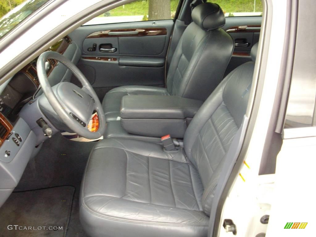 2001 Town Car Presidential - Vibrant White / Deep Slate Blue photo #12