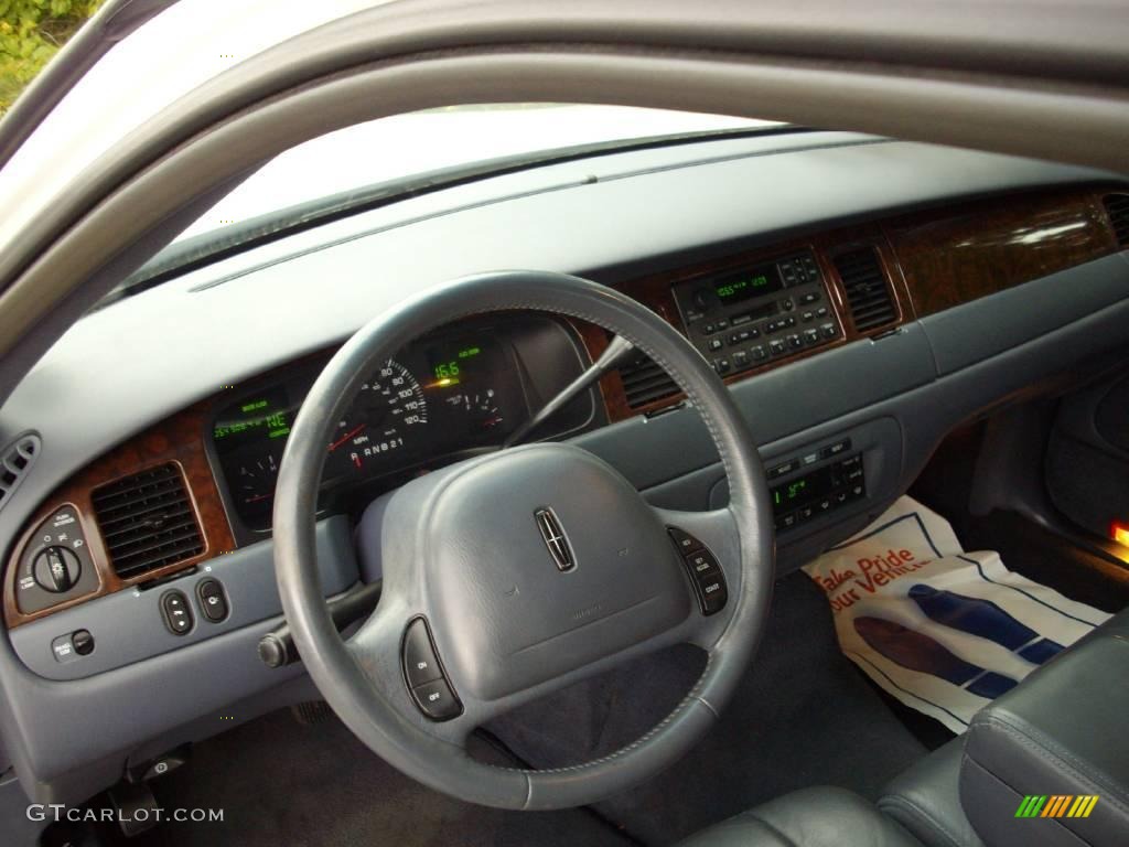2001 Town Car Presidential - Vibrant White / Deep Slate Blue photo #13